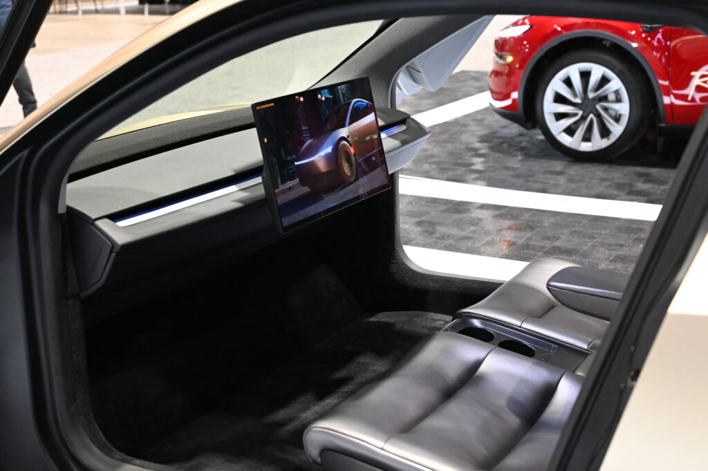 Franța refuză autorizarea sistemului de conducere autonomă a mașinilor Tesla. Ce probleme majore a găsit