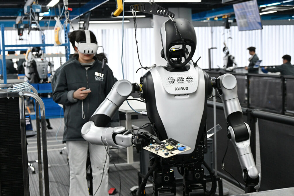 Reuters: Trump pune frână roboților chinezi. Washingtonul pregătește interdicția importurilor de roboți umanoizi pentru a proteja dezvoltarea sectorului AI din SUA