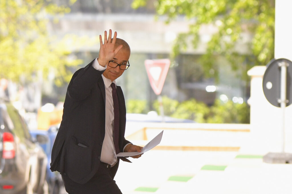 Ce le transmite Radu Marinescu celor care au protestat împotriva OUG 13, dar tac pe secretizarea averilor și dezincriminarea conflictului de interese