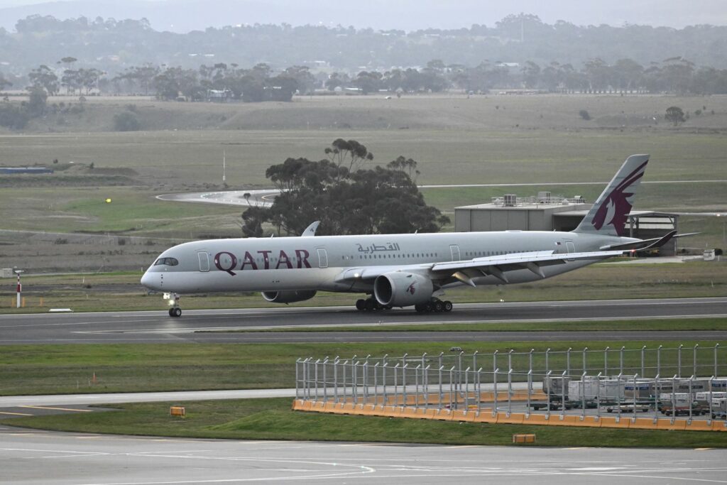 Un băiat de 14 ani a pus în alertă aviația britanică. Două avioane Typhoon au escortat un zbor Qatar Airways