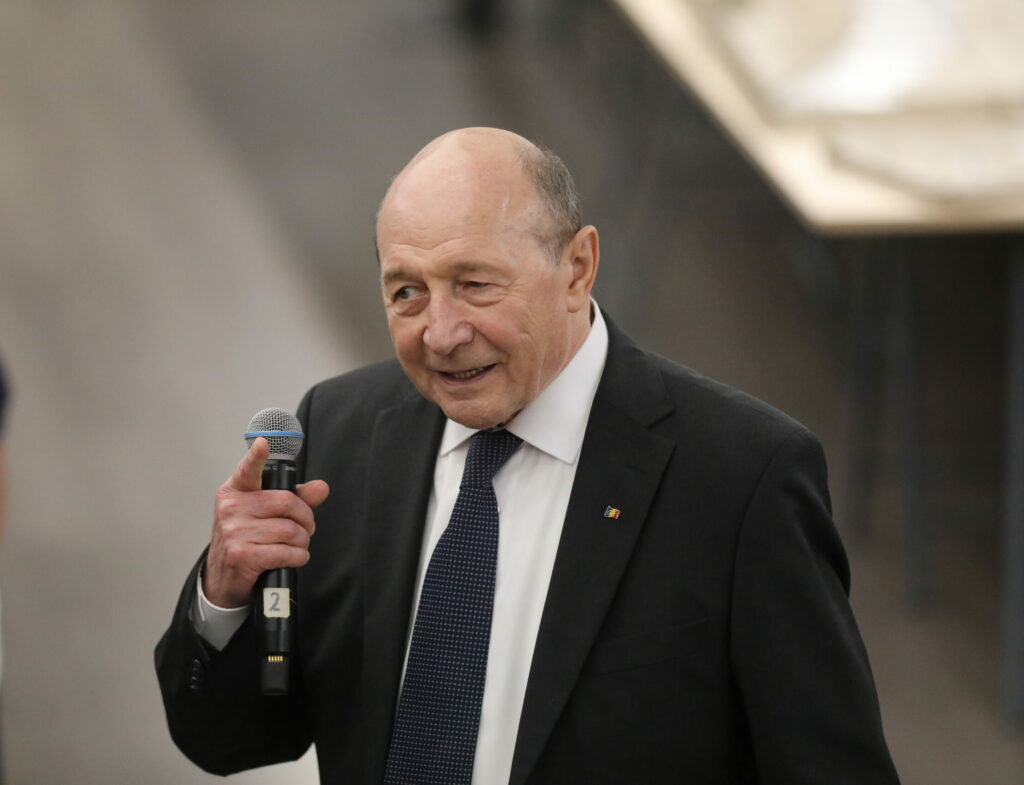 Traian Băsescu critică propunerile lui Grindeanu: „Vrea să creeze o comisie de criză, practic să fie un guvern al lui”