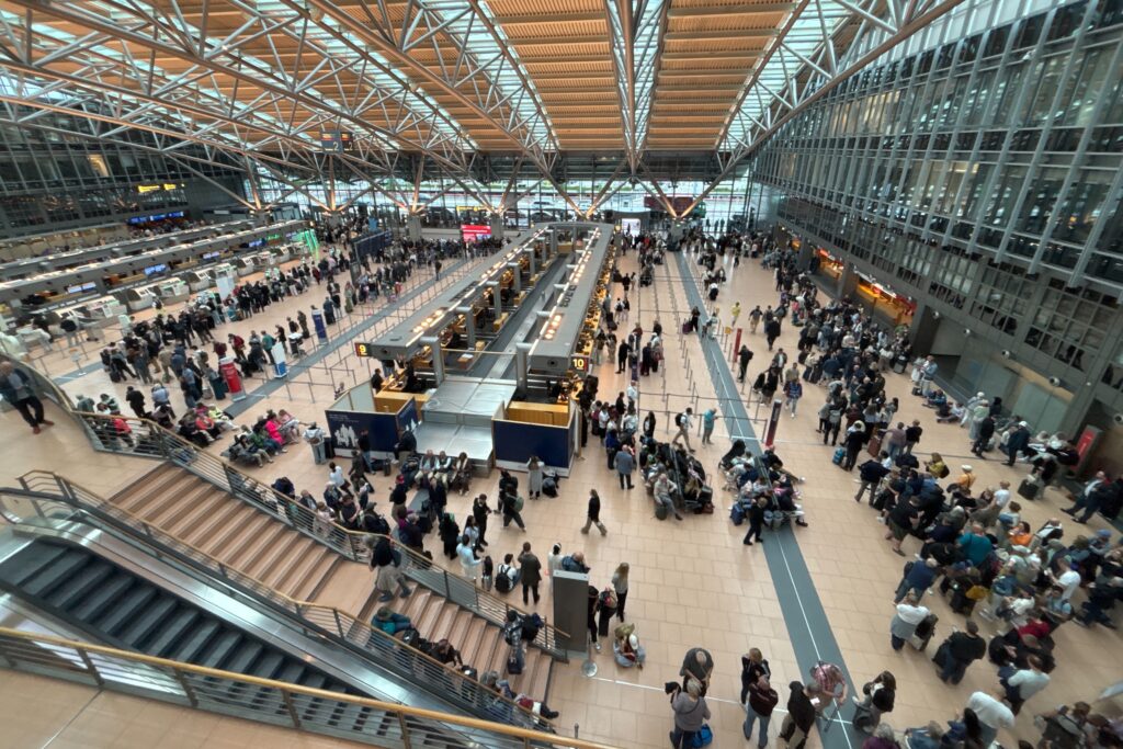 Șeful unui aeroport european acuză Bruxelles-ul: noul sistem de control va crea haos la frontiere