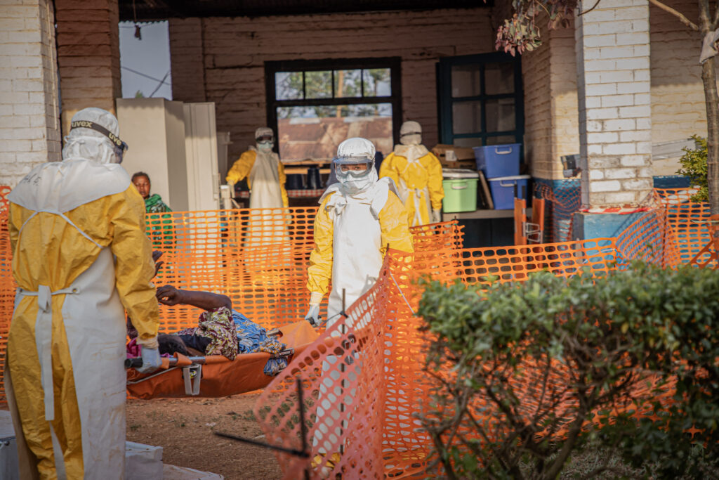 Angajații unui spital din Congo unde sunt tratați pacienți cu Ebola, în grevă