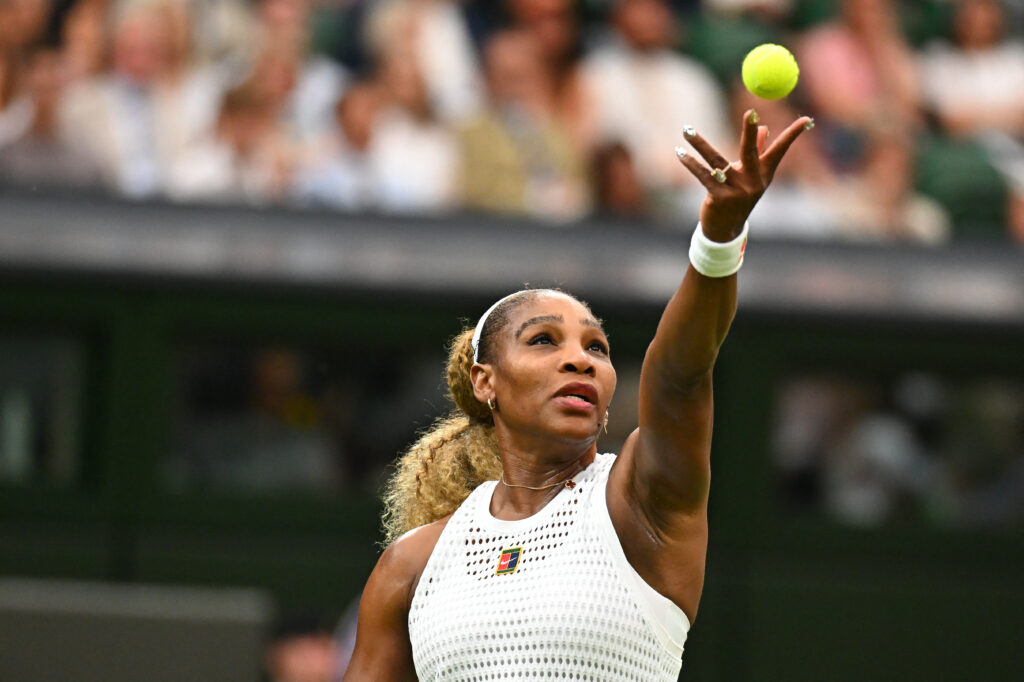 Serena Williams s-a retras din meciul de dublu alături de Venus de la Wimbledon