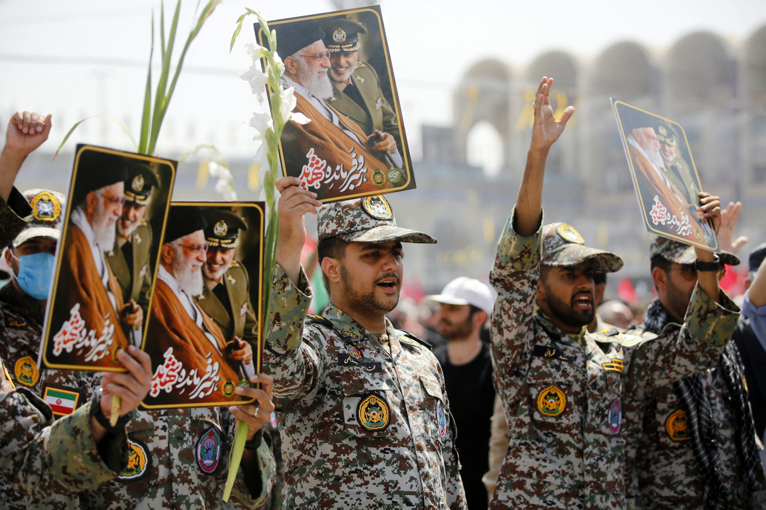 Procesiune funerară masivă pentru Ali Khamenei la Teheran