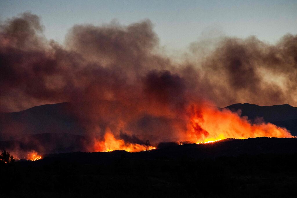 Peste 10.000 de persoane au fost evacuate din cauza unui incendiu de vegetație din sud-vestul Franței