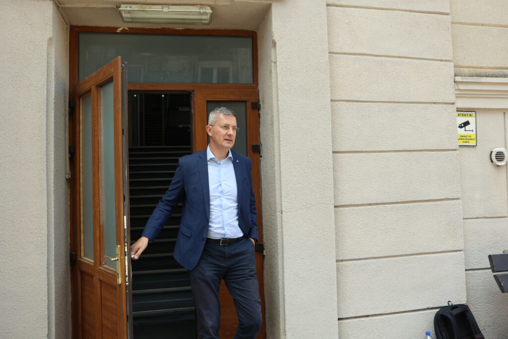 Dan Barna, audiat pentru prima dată în dosarul vaccinurilor. Ce le-a spus procurorilor: „E ca și cum cumperi 100 de tancuri și apoi vine pacea”
