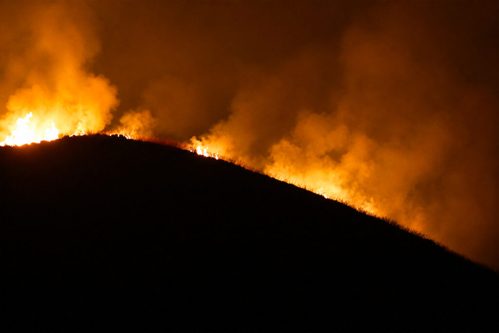 Franța: Incendiul de la Fontainebleau se extinde. Peste 800 de pompieri încearcă să stingă flăcările