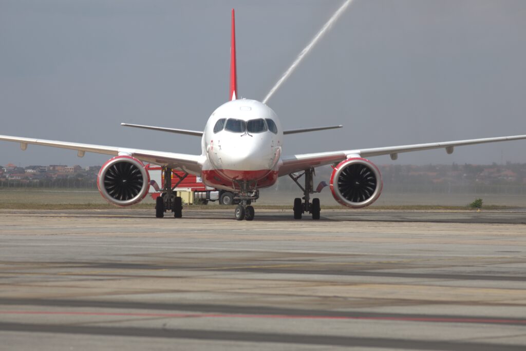 Atac cibernetic la trei aeroporturi importante din Marea Britanie | Datele a 8,7 milioane de clienți au fost furate