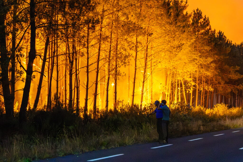 "Mai multe bombe atomice". Cum descriu experții incendiile care devastează Europa