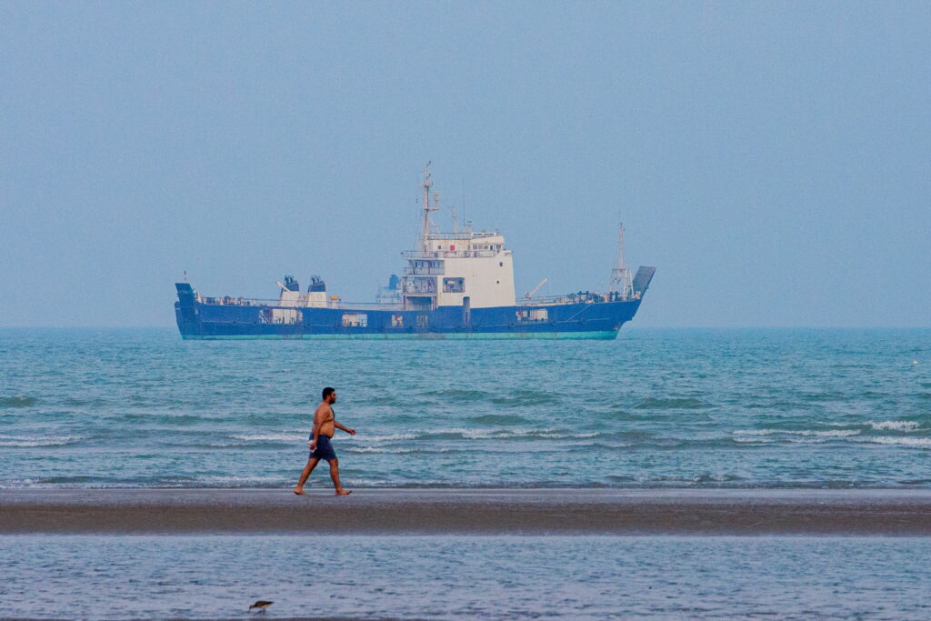 Un vas cargo cu 24 de oameni la bord s-a scufundat în largul Indiei
