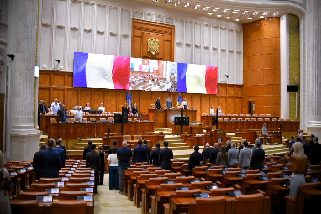 Parlamentarii, chemați din vacanță pentru PNRR și SAFE. Primul aviz pentru păstrarea TVA de 9% la locuințe până la 1 octombrie