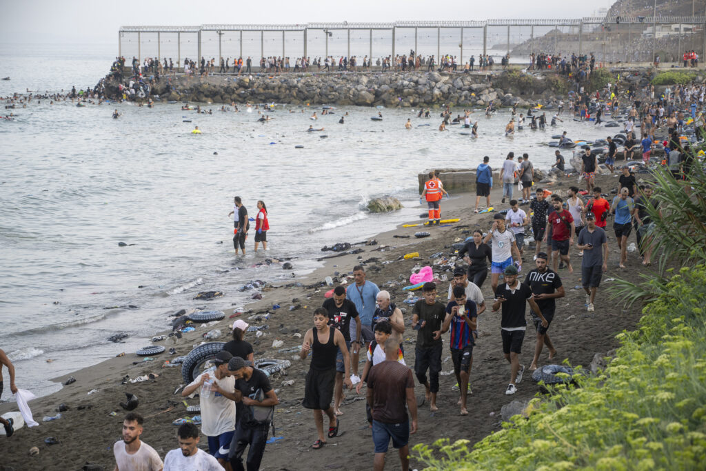 Spania, avertizată din timp despre criza din Ceuta? Serviciile de informații ar fi semnalat riscul unui aflux de migranți