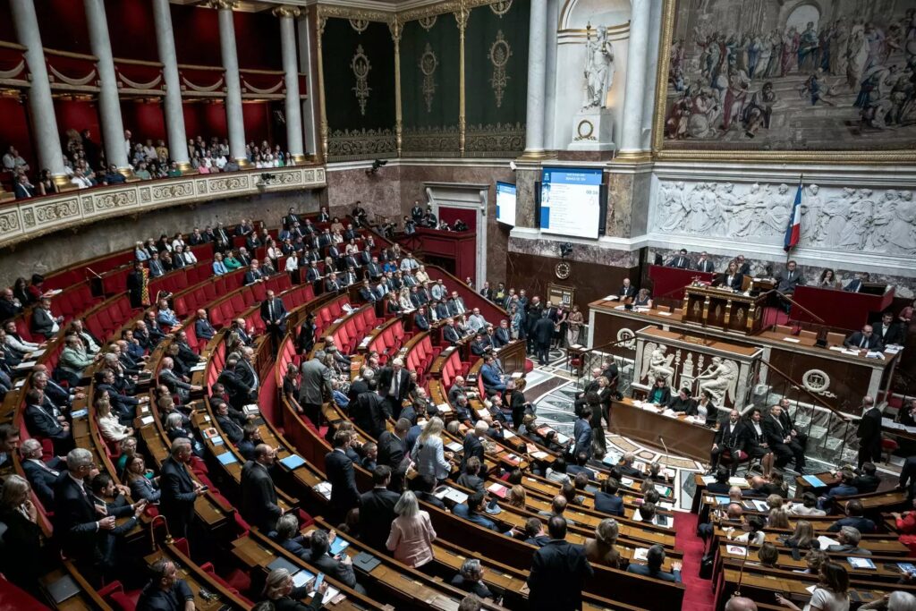 Franța aprobă închisoarea pe viață pentru violatorii copiilor sub 15 ani