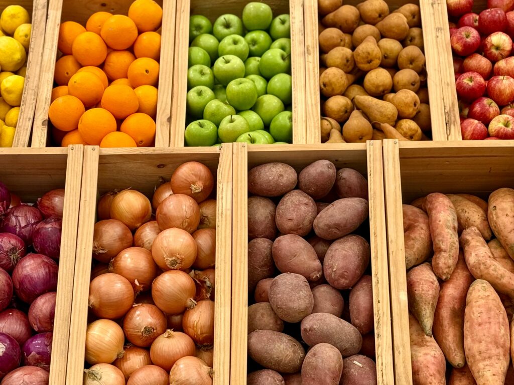 Traseul alimentelor de la fermă la raft s-ar putea schimba: depozite regionale și mai puțini intermediari