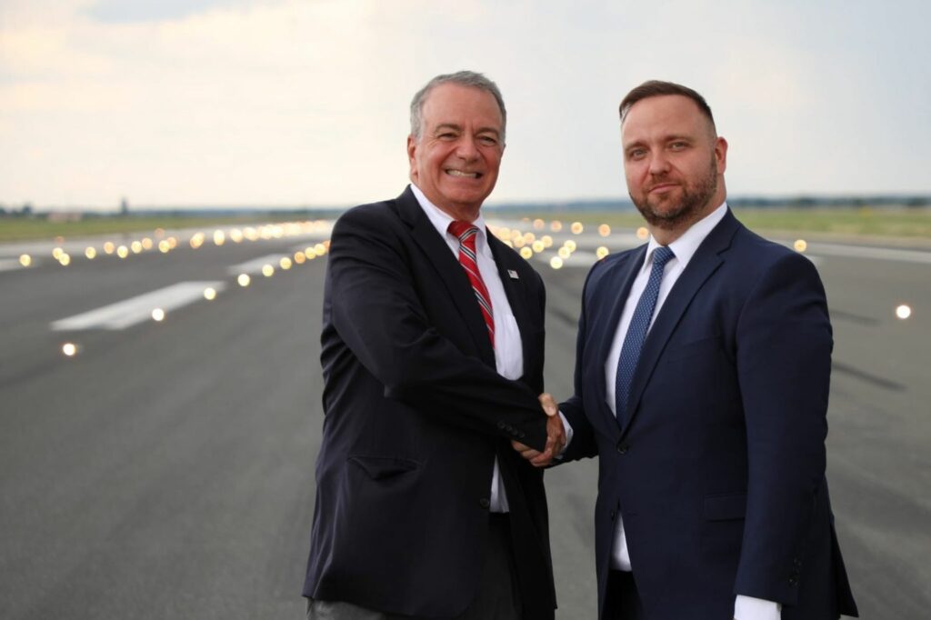 CNAB și Ambasada SUA vor să consolideze cooperarea în aviație. Zborurile transatlantice, printre temele abordate