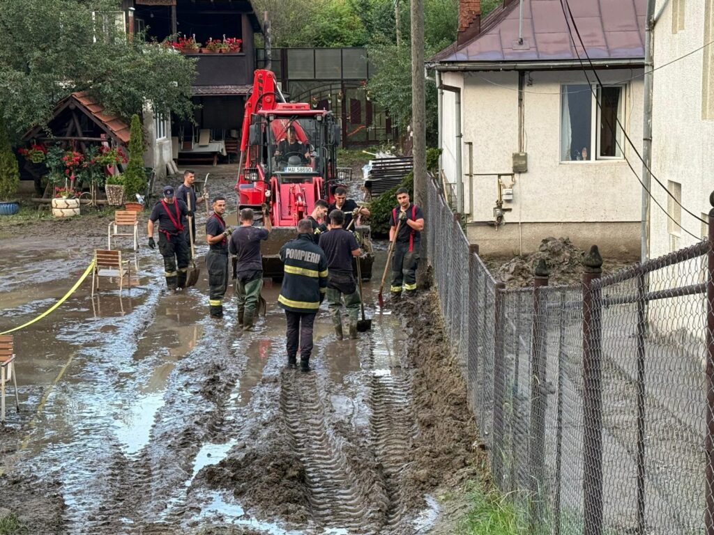 Avertizare cod roșu de inundații pentru râuri din Prahova și Dâmbovița. A fost emis mesaj Ro-Alert