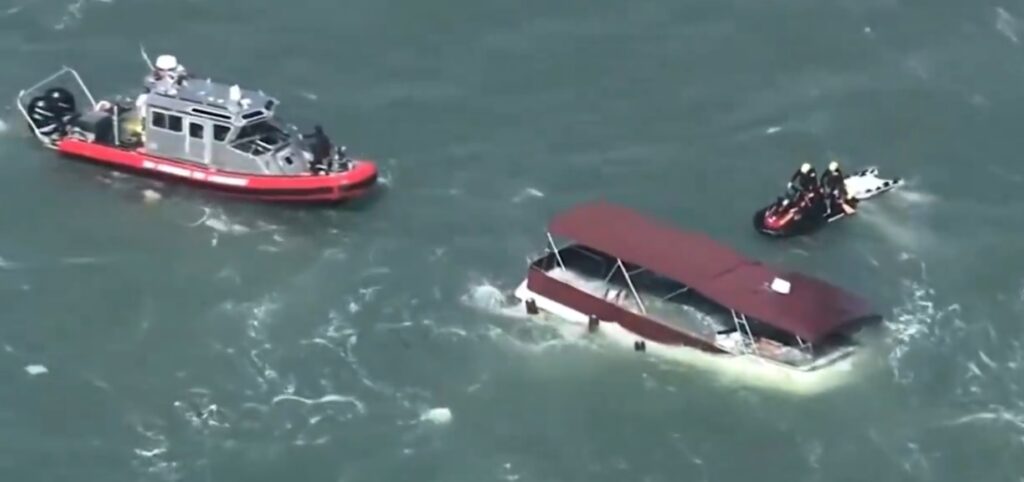 O ambarcațiune cu 19 persoane s-a scufundat lângă celebra închisoare Alcatraz. Un mort și doi dispăruți după tragedia din Golful San Francisco