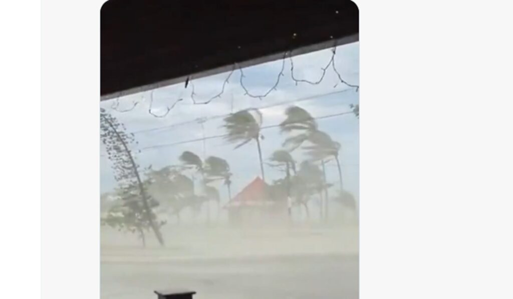 Haos în Brazilia după furtuna cu vânt de 125 km/h. Un bărbat a fost filmat încercând să „controleze clima”