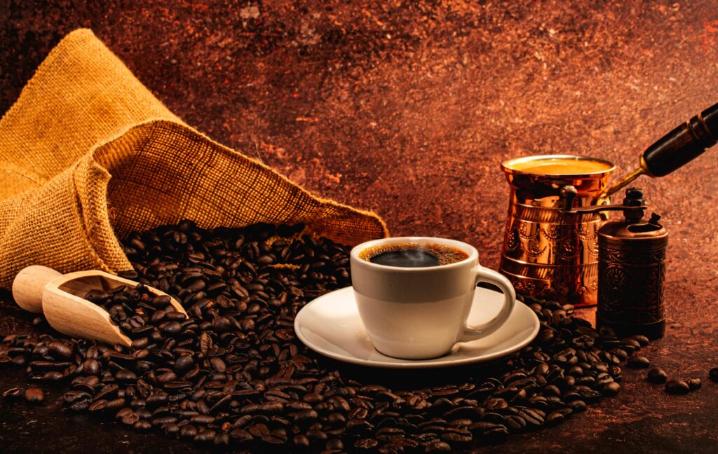 Câte cafele poți bea pe zi fără să-ți afectezi inima? Un nou studiu stabilește limita considerată sigură pentru majoritatea adulților