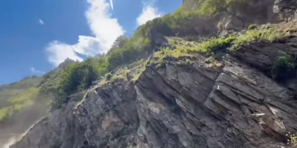 Lucrări pe Valea Oltului după tragedia provocată de o stâncă căzută pe DN7