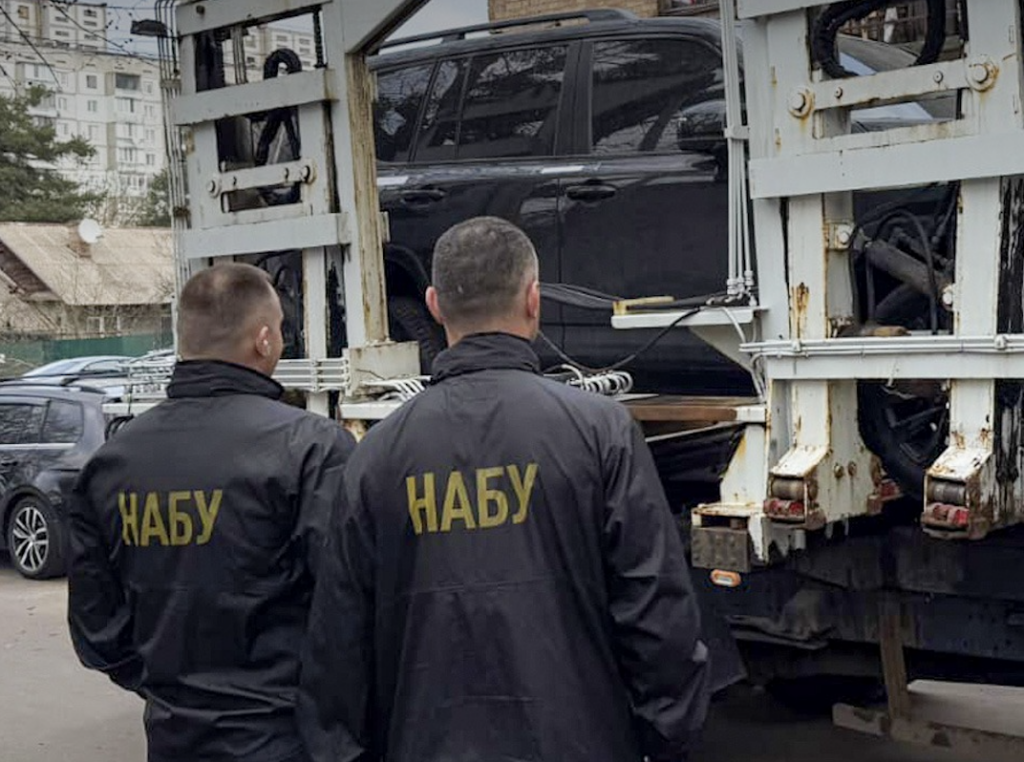 Corupție de 3 milioane de euro în Garda Națională a Ucrainei. Oficialii și-au cumpărat mașini și proprietăți de lux cu banii pentru depozitele de alimente destinate militarilor