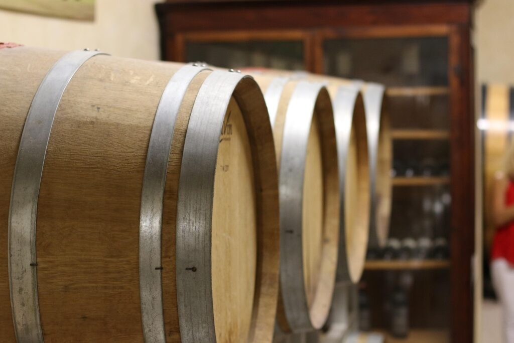 Vinul italian dă pe dinafară în pivnițe. Scăderea consumului și încetinirea exportului îi pun pe producători într-o situație dificilă