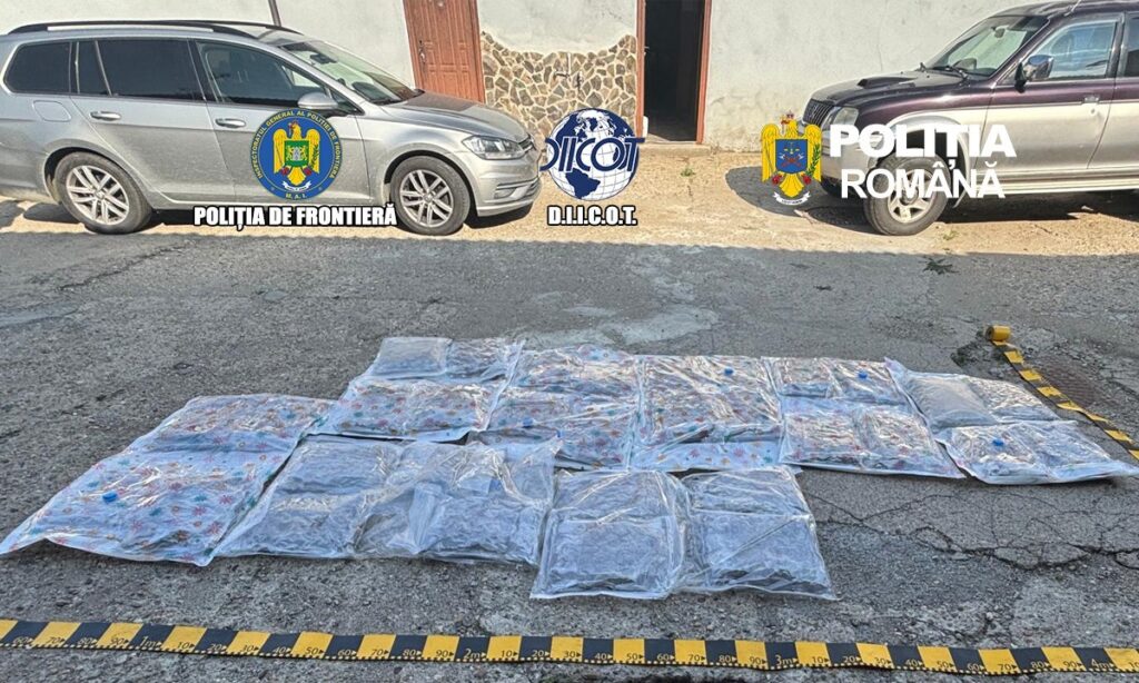 Captură de droguri la Petea. 38 de kilograme de canabis, găsite în plafonul unei autoutilitare