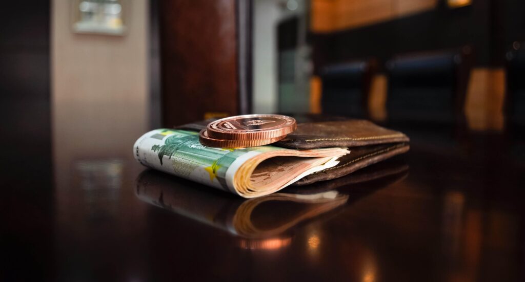 A crezut că vorbește cu ANAF și a pierdut aproape 32.000 de lei în câteva minute