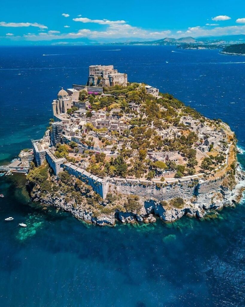 „Cel mai bine păstrat secret” al Europei: insula spectaculoasă unde vacanțele costă mult mai puțin