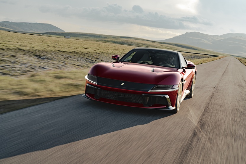 FERRARI 12CILINDRI MANUALE: CEA MAI PURĂ EXPRESIE A CONDUSULUI