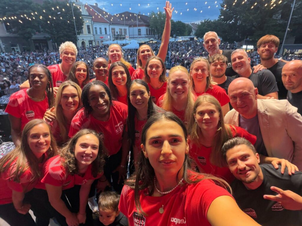 Gloria Bistrița, campioana României la handbal feminin, începe noul sezon cu un amical cu CSM Târgu Mureș