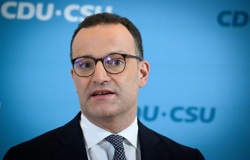 Liderul parlamentar al conservatorilor germani demisionează pe fondul controversei legate de copilul născut prin mamă surogat