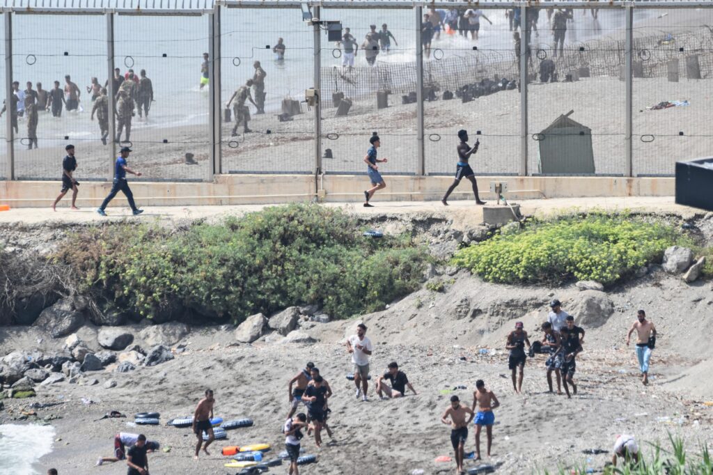 Italia cere suspendarea Spaniei din Spațiul Schengen, pe fondul crizei migranților din Ceuta