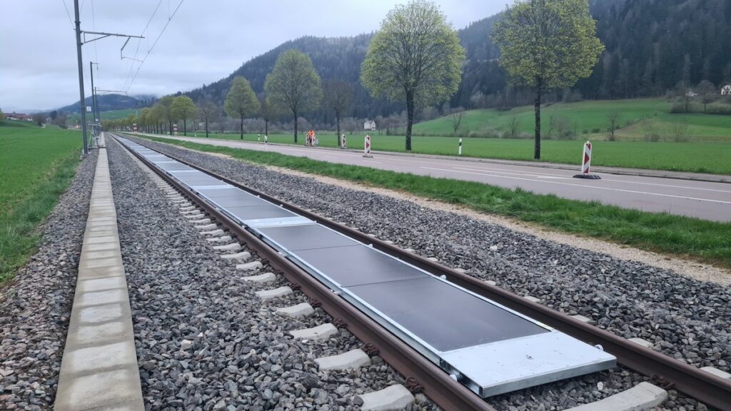 Au transformat șinele de tren într-o sursă de energie. Soluția care începe să fie copiată în întreaga lume