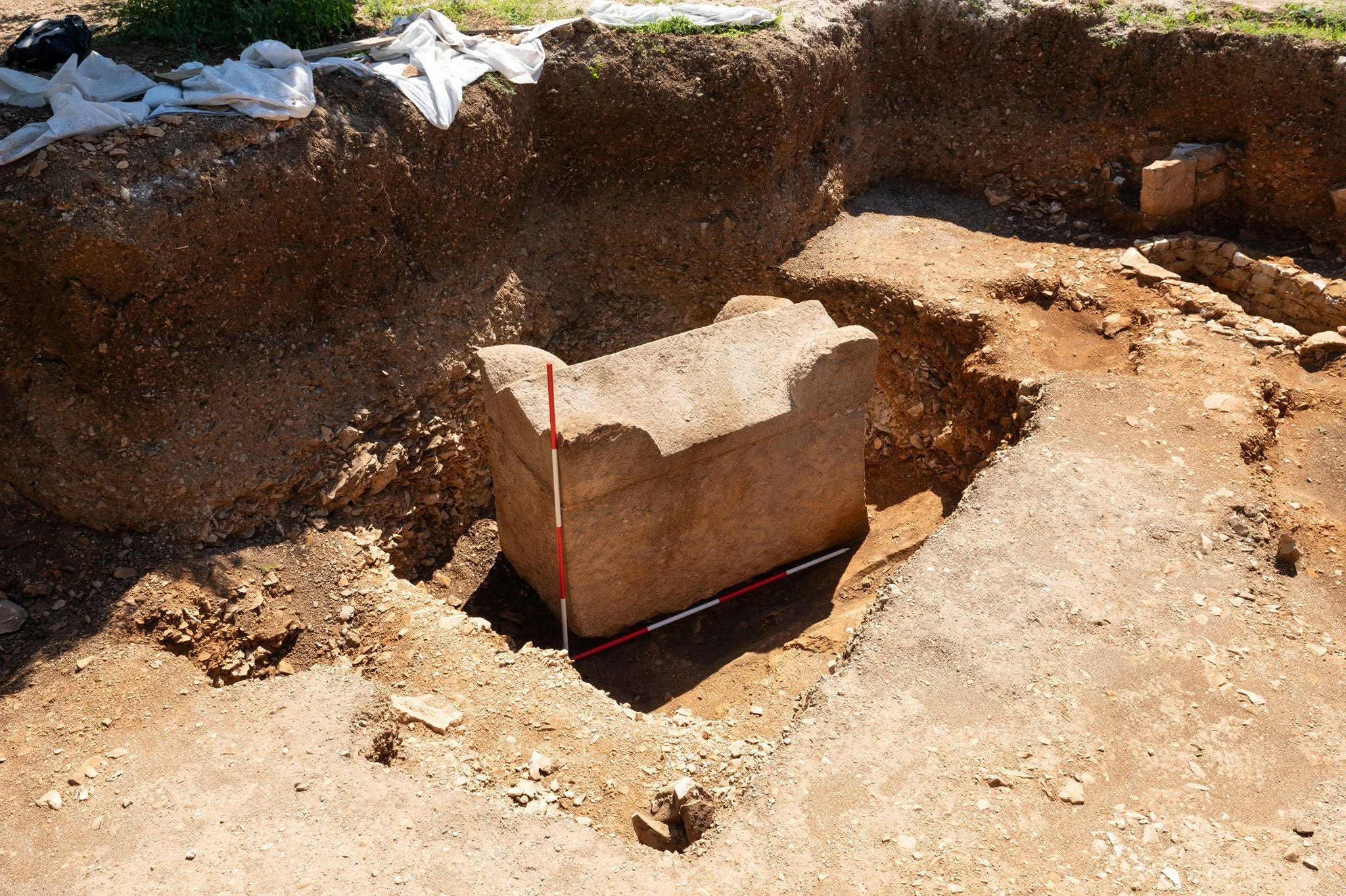 Sarcofag roman intact, descoperit în Croația după 1.500 de ani