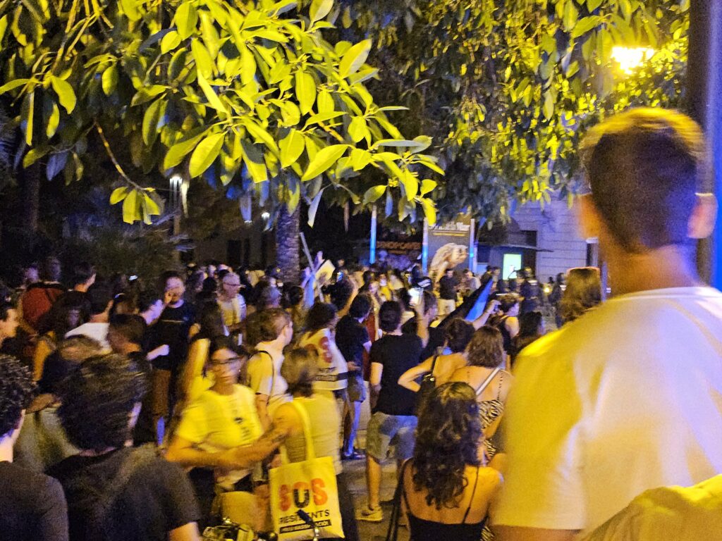 În Mallorca, 25.000 de oameni au ieșit în stradă ca să protesteze împotriva abundenței de turiști