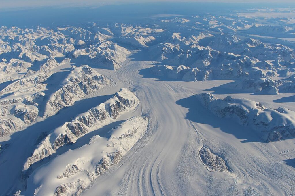 Continentul ascuns sub gheața Antarcticii dă peste cap calculele cercetătorilor. Nu doar emisiile de CO₂ influențează viitorul planetei