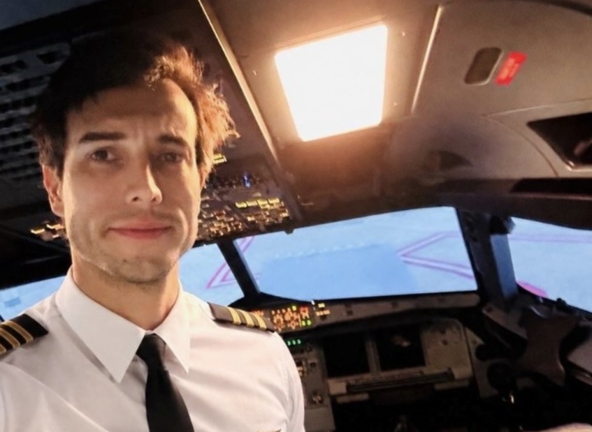 Instructor de zbor din Argentina s-a aruncat din avion în timpul unui zbor de antrenament. Eleva sa a reușit să aterizeze singură aeronava