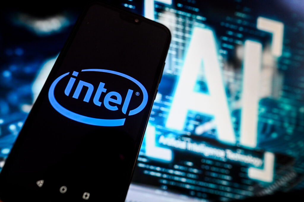 Boomul AI propulsează Intel la cea mai rapidă creștere a veniturilor din ultimii aproape 15 ani