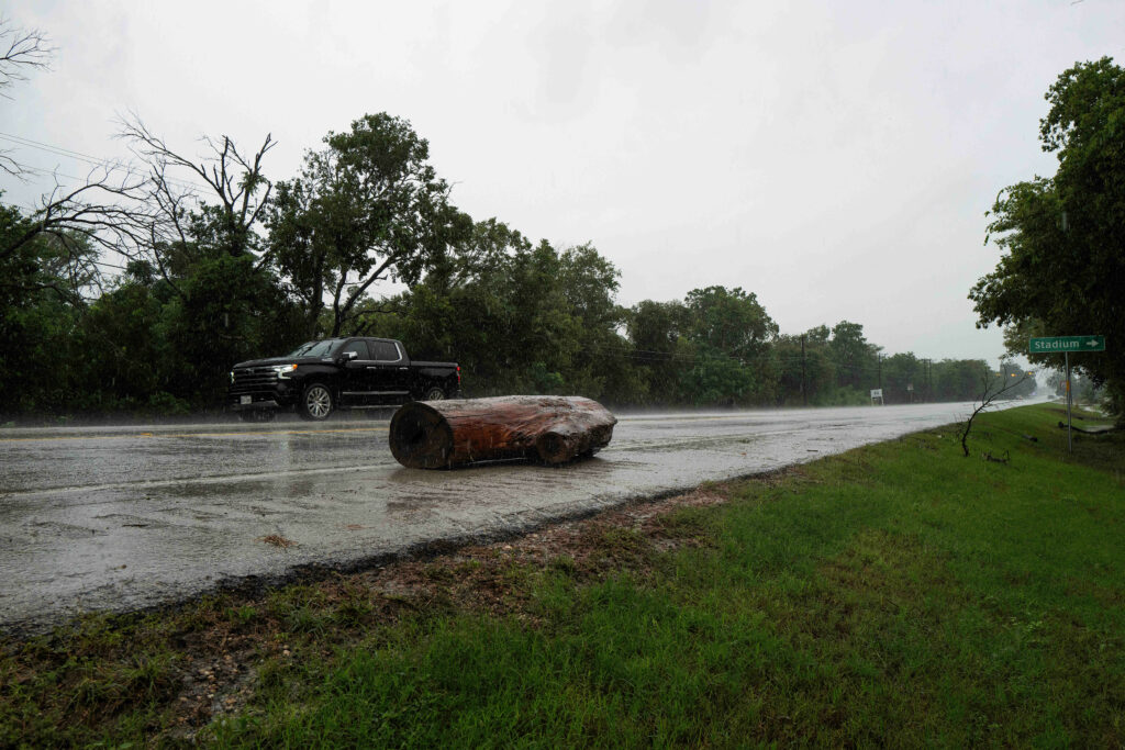 Inundațiile devastatoare lovesc din nou Texasul / Cel puțin doi morți și peste 230 de persoane salvate