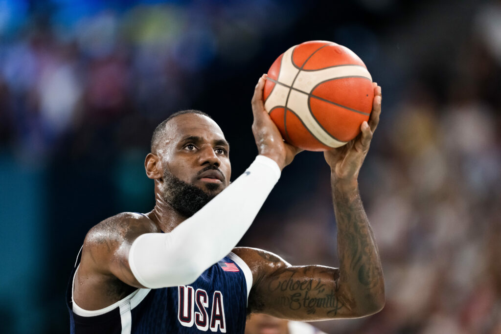 Trump afirmă că LeBron James „ar putea fi rasist”, reluând schimbul de replici cu starul NBA