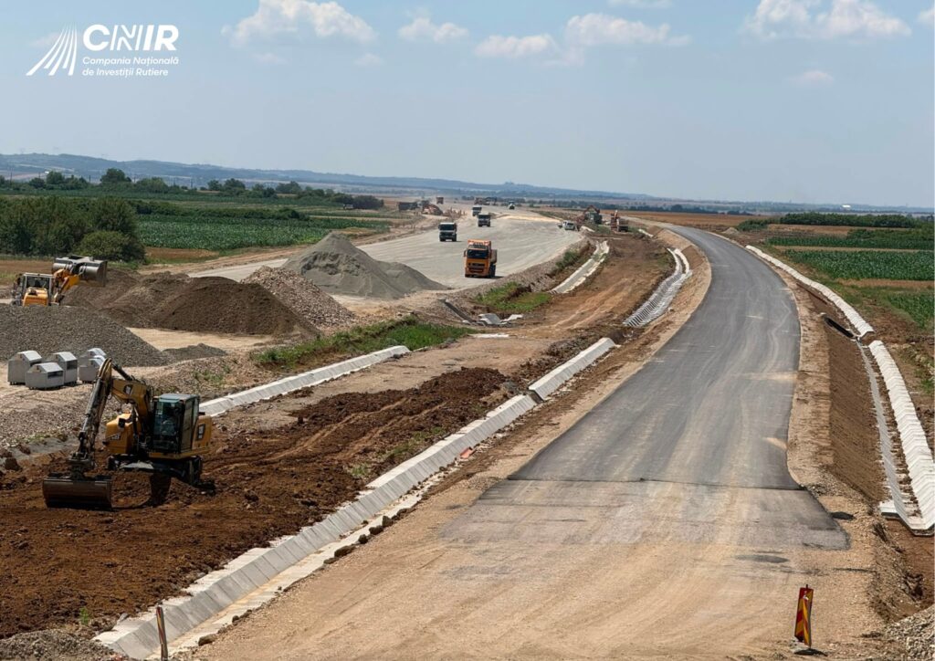 VIDEO | Autostrada Transilvania A3. CNIR anunță că lotul Chiribiș-Biharia a ajuns la 65 % execuție, la un an de la începerea lucrărilor / Deschiderea lotului ar putea avea loc în decembrie, cu 5 luni mai devreme