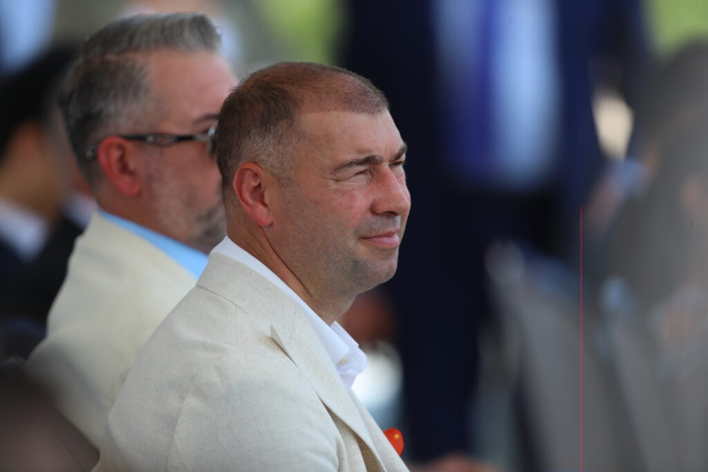Lucian Bute donează obiecte valoroase Muzeului Național