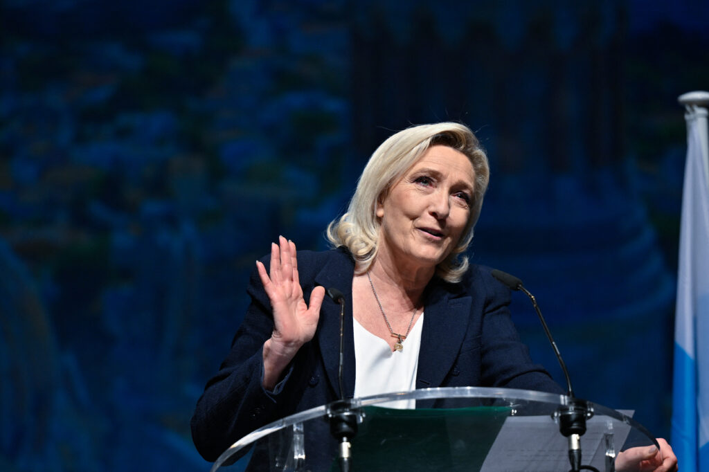 Marine Le Pen va câștiga turul al doilea al alegerilor prezidențiale din Franța în toate variantele, arată cel mai recent sondaj de opinie