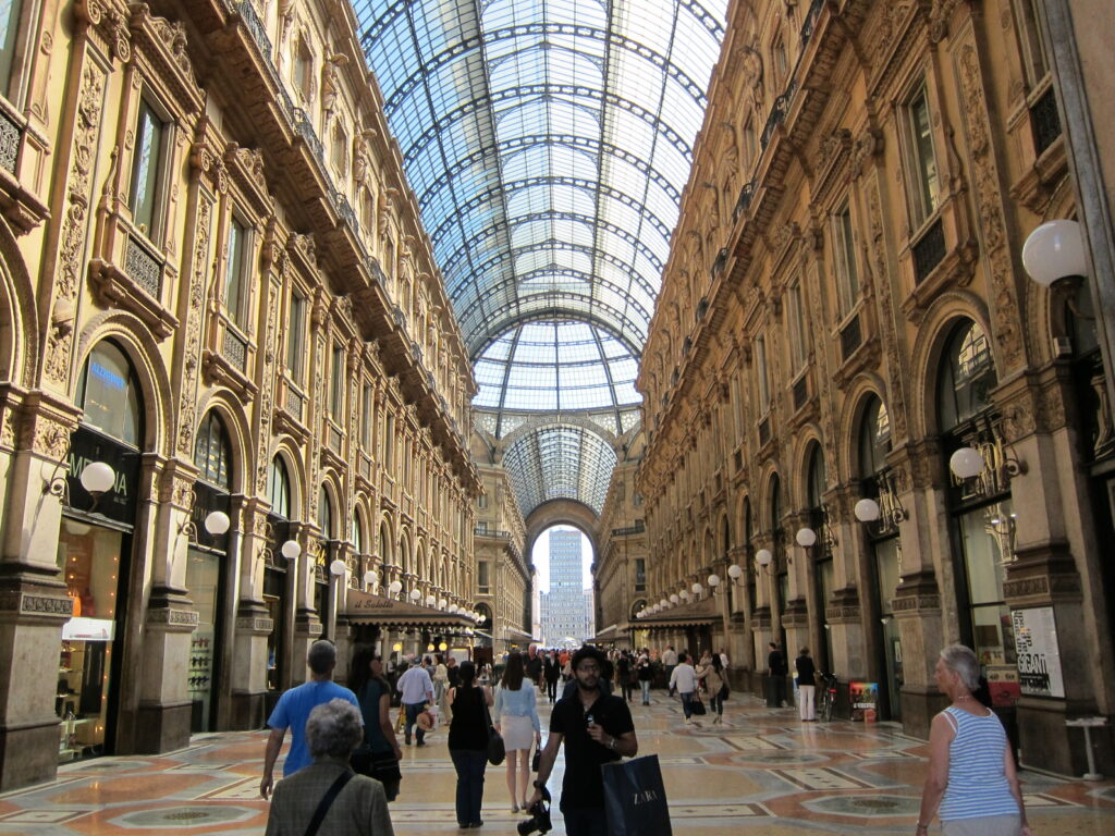 Super-bogații lumii mută miliarde în Italia. Orașul care atrage cei mai mulți investitori