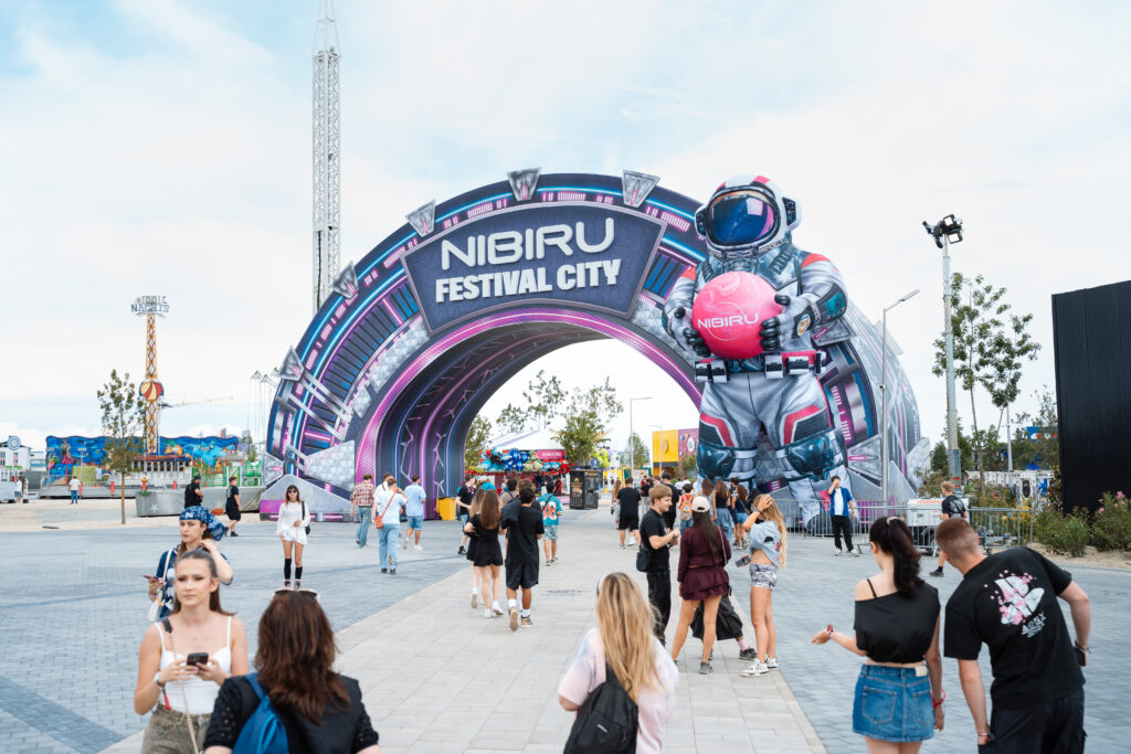 BEACH, PLEASE! 2026 continuă în forță: Ziua 1 a adus show-uri spectaculoase și o energie care a ținut festivalul viu până târziu în noapte (P)