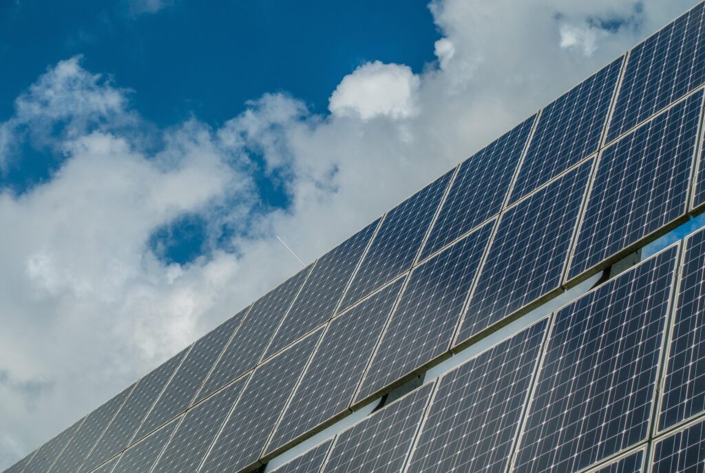 Producția de energie solară atinge un record în UE. Trei țări conduc clasamentul european