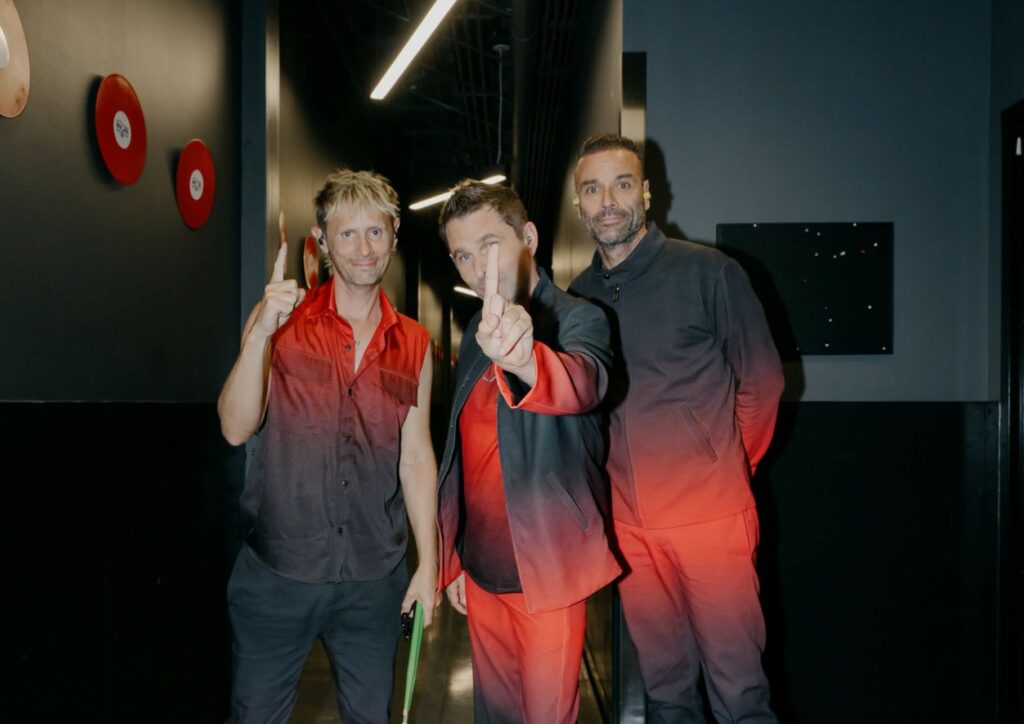 Trupa britanică Muse egalează Oasis și Led Zeppelin: al optulea album pe locul 1 în Marea Britanie