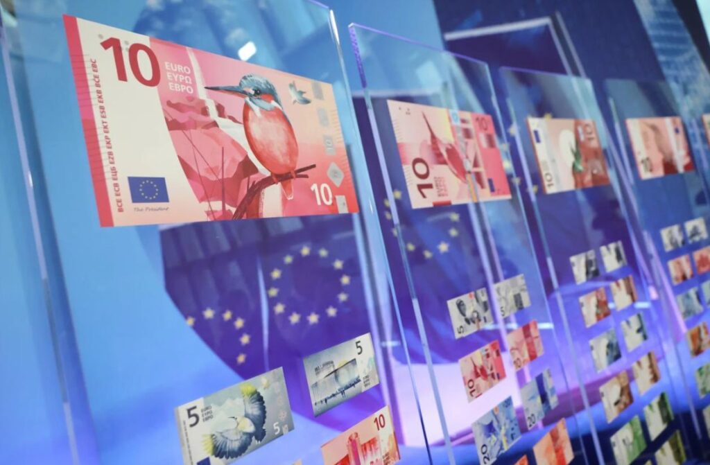 Cum ar putea arăta noile bancnote euro. BCE prezintă cele 10 variante finaliste și cere opinia cetățenilor